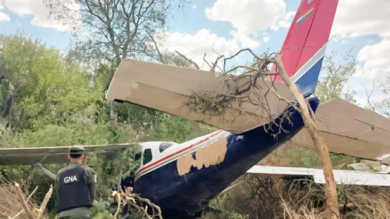 Habría una persona detenida. El video que captó el momento de la caída de la avioneta. | LM Neuquen Habría una persona detenida. El video que captó el momento de la caída de la avioneta.