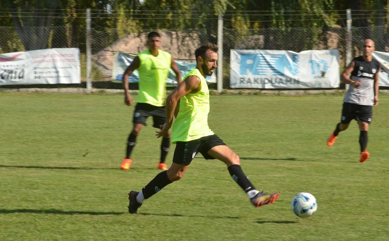 Leandro Wagner en su cuarta pretemporada con Cipolletti. Fotos: Antonio Spagnuolo. 