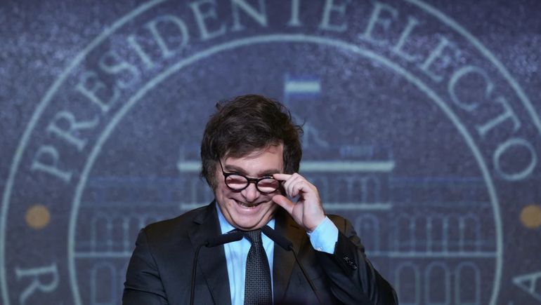 Javier Milei dará marcha atrás con los aumentos al Poder Ejecutivo y se cruzó con Cristina Kirchner