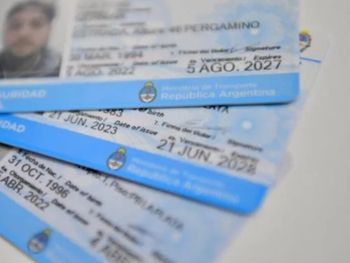 La vigencia de la licencia se reduce a medida que aumentan los años del conductor, con renovaciones más frecuentes después de los 70.
