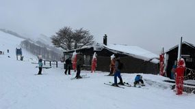 La nieve sorprendió y el Cerro Bayo abrió antes de tiempo: los precios de los pases