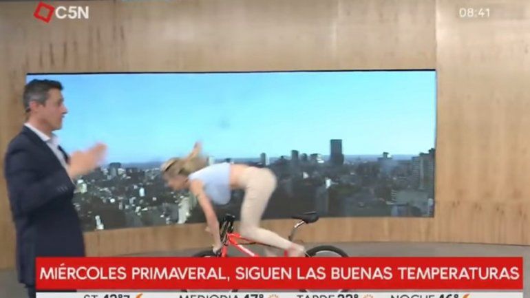 Golpazo al aire: mirá el accidente que sufríó una conductora de C5N