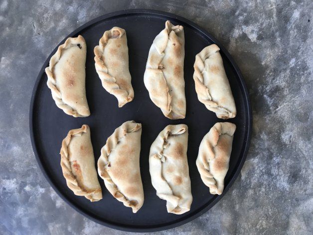 Receta al horno: empanadas de pollo para comer con la mano