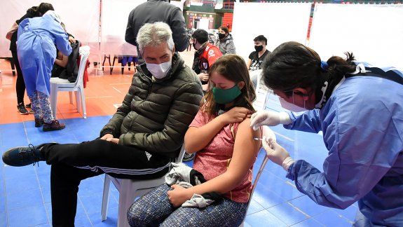 Moderna: habilitan la vacunación de los adolescentes en los hospitales neuquinos