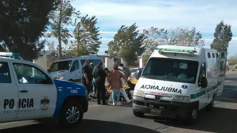 Insólito: chocó contra un colchón en plena Ruta 22 y sufrió heridas leves