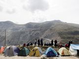 FOTO DE ARCHIVO: Miembros de comunidades indígenas acampan en la propiedad de la mina de cobre Las Bambas, de propiedad china, en Las Bambas, Perú, el 26 de abril de 2022. REUTERS/Angela Ponce/