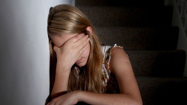 Las violaciones ocurrieron cuando la adolescente vivía con los tíos junto a sus hermanos.