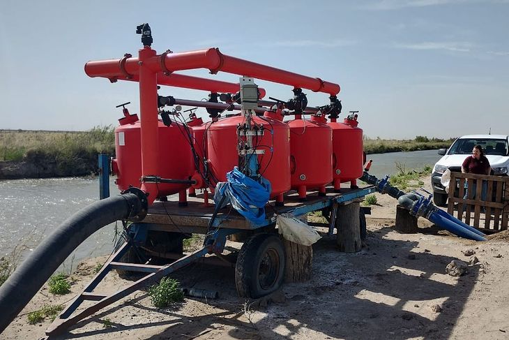 Solo entre el 5 y 10% de los productores del sur del país utiliza el riego por goteo en cebolla. Solo entre el 5 y 10% de los productores del sur del país utiliza el riego por goteo en cebolla.