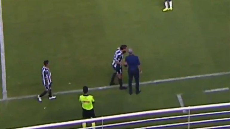 La secuencia previa al corte de luz en Banfield: ¿Gallardo tenía razón?