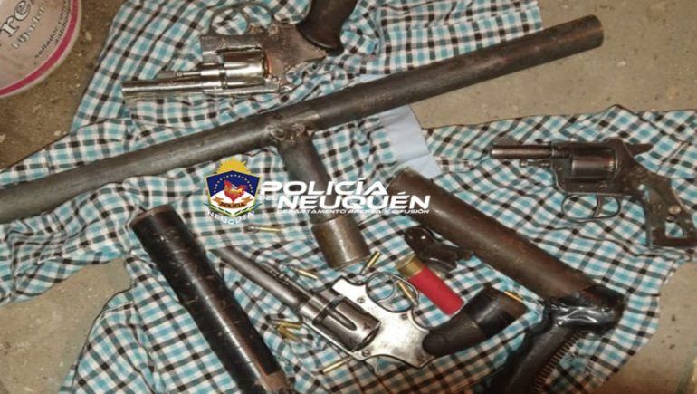 La Policía detuvo a los presuntos autores de la balacera contra una casa de la toma Ex Despo en la que un vecino resultó herido y, además, secuestró cuatro armas de fuego.