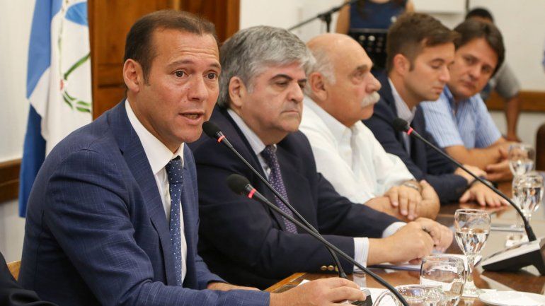 El gobernador y las autoridades de YPF