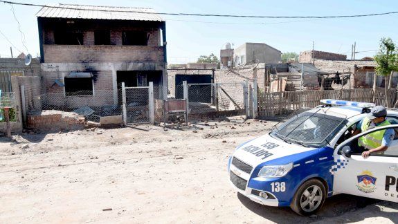 Vecinos saquearon y quemaron la casa de los Bin Laden