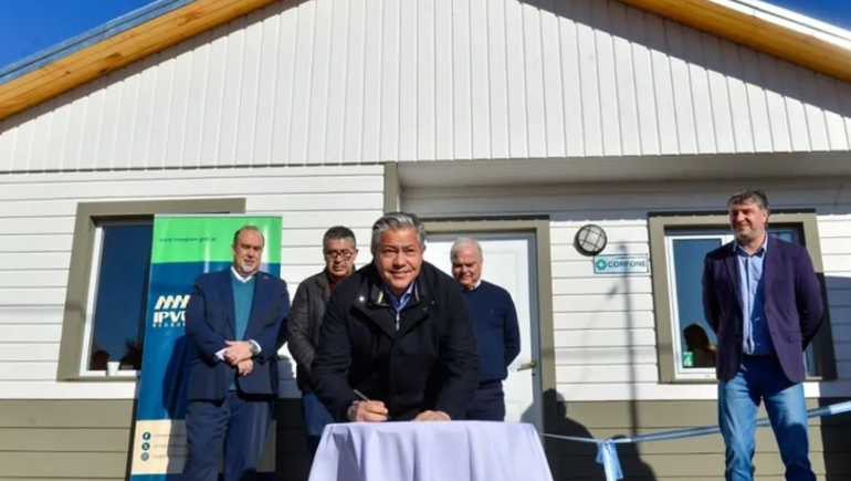 El gobernador Rolando Figueroa visitó Las Coloradas con varios anuncios
