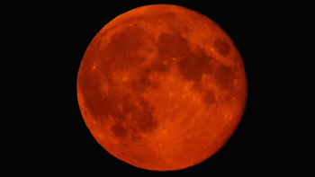 La Luna adquirirá un tono rojizo durante el eclipse total del 7 de septiembre, un fenómeno conocido como Luna de Sangre. La Luna adquirirá un tono rojizo durante el eclipse total del 7 de septiembre, un fenómeno conocido como Luna de Sangre.