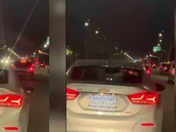 La conductora iba de Neuquén a Plottier viendo una serie. La conductora iba de Neuquén a Plottier viendo una serie.