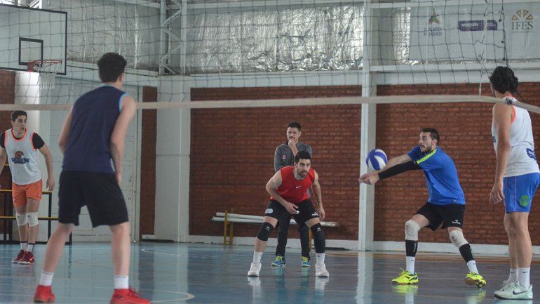 El Dino debuta en la liga con el campeón