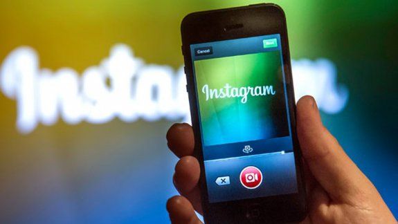 La versión 10.12 de Instagram permite guardar el video en tu celular.