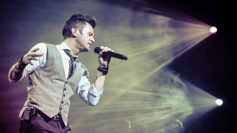 Pop y melódico. Axel será el encargado de cerrar la fiesta