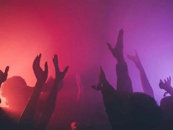 Verano violento, una nueva pelea a la salida de un boliche en Medoza se suma a las ya ocurridas en Neuquén y Tucumán.