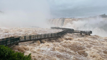 El nivel del río Iguazú superó los 8 millones de litros por segundo. El nivel del río Iguazú superó los 8 millones de litros por segundo.