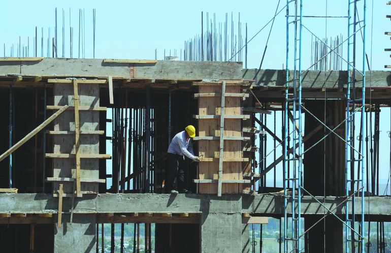 La construcción en Neuquén había tenido un fuerte repunte. Con la crisis, muchos proyectos se postergarán. La construcción en Neuquén había tenido un fuerte repunte. Con la crisis, muchos proyectos se postergarán.