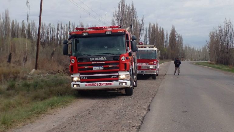 Los bomberos se vieron obligados junto con la Policía a cortar la Ruta 7 y desviar por el desborde. Foto: Protección Civil Vista Alegre. Los bomberos se vieron obligados junto con la Policía a cortar la Ruta 7 y desviar por el desborde. Foto: Protección Civil Vista Alegre.