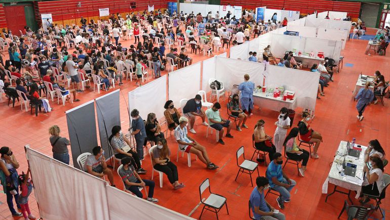 Tras 15 meses de lucha contra el COVID, cierra el centro de vacunación del Ruca Che