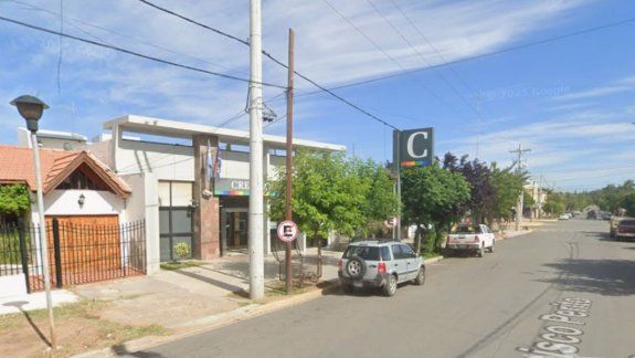 Una pareja de delincuentes asaltó un banco y fue detenida poco después