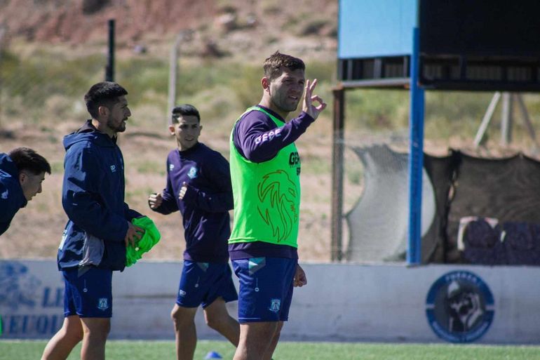 Jonathan Chacón, capitán de Deportivo Rincón: Vamos a dar pelea hasta el final | LM Neuquen Jonathan Chacón, capitán de Deportivo Rincón: Vamos a dar pelea hasta el final