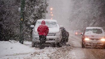 El frío, la nieve y las lluvias se harán presentes en varias provincias este lunes. 