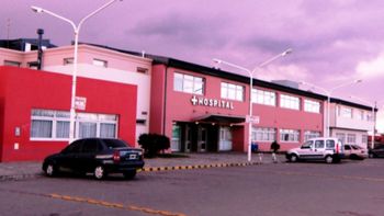 El adolescente fue trasladado al Hosptial Zonal de Caleta Olivia, en Santa Cruz, donde los médicos no pudieron reanimarlo y murió. El adolescente fue trasladado al Hosptial Zonal de Caleta Olivia, en Santa Cruz, donde los médicos no pudieron reanimarlo y murió.
