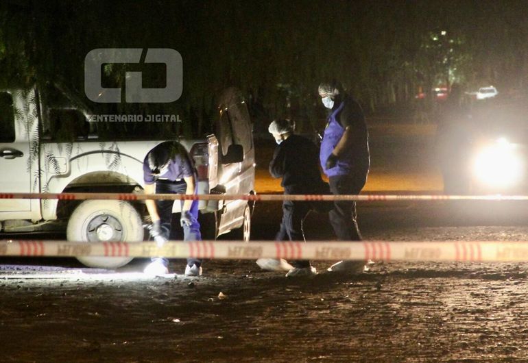 La Policía cercó el lugar del hecho en el barro Juan Manuel de Rosas de Centenario. (Foto: Centenario Digital)
