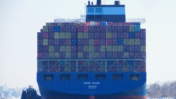 El buque portacontenedores Maersk Saltoro, esta a la deriva con más de 1.300 contenedores de cerezas.&nbsp;