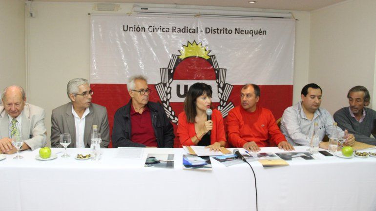 Los dirigentes del radicalismo neuquino realizaron ayer una fuerte denuncia.