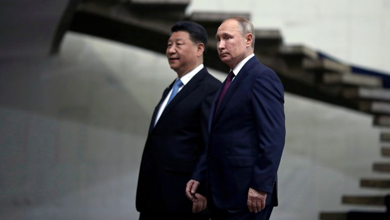 En plena guerra, Putin se mostró con el líder chino