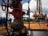 FOTO DE ARCHIVO. Nicolás Maduro anunció que Venezuela aumentó en un 30% sus reservas comprobadas de Petróleo. REUTERS/Carlos García Rawlins