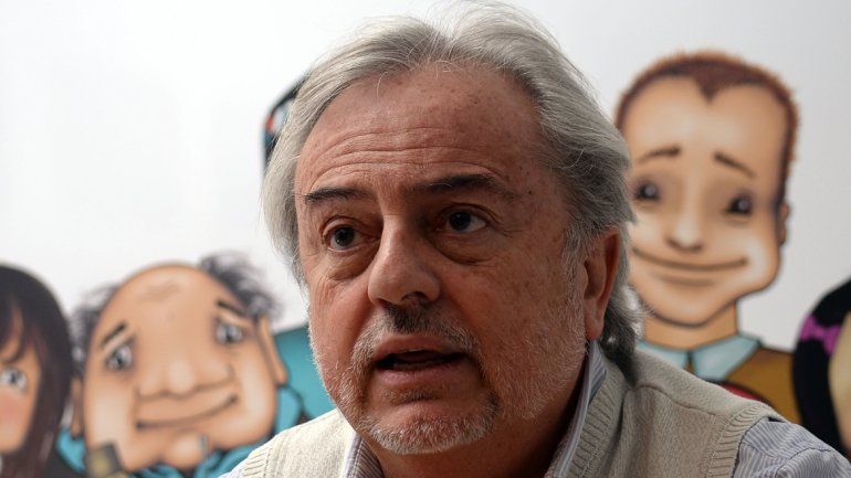 Al defensor Ricardo Riva le llegan las quejas por la televisión paga.