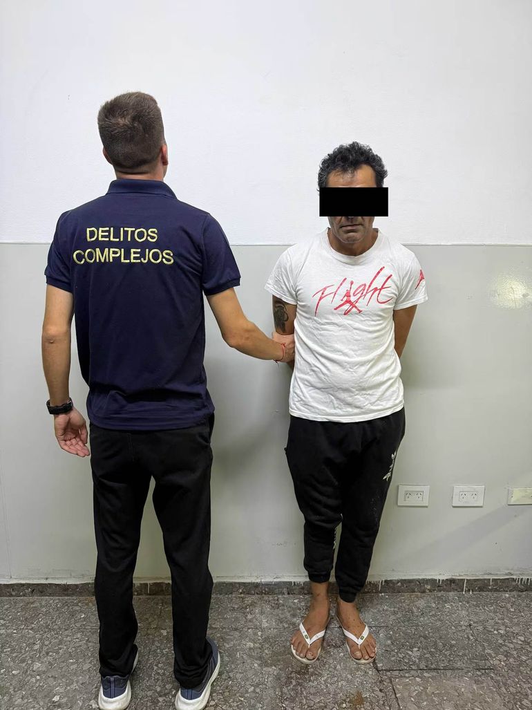 El único sospechoso del femicidio fue detenido por la policía bonaerense. El único sospechoso del femicidio fue detenido por la policía bonaerense.