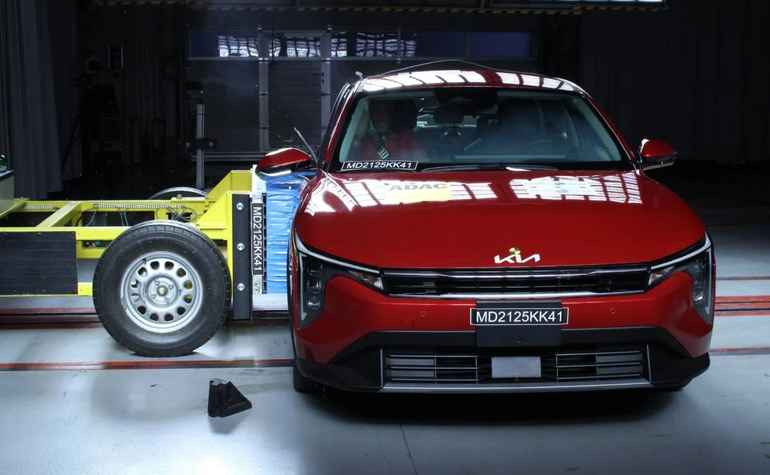 Tanto con carrocería sedán como hatchback, el Kia K4 es el segundo modelo de la marca que obtiene las cinco estrellas en las pruebas de Latin NCAP. Tanto con carrocería sedán como hatchback, el Kia K4 es el segundo modelo de la marca que obtiene las cinco estrellas en las pruebas de Latin NCAP.