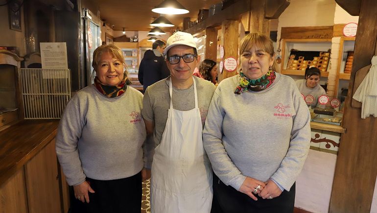 Laderos inseparables. Patricia, Daniel y Mabel, desde la primera hora de Mumuki acompañan a Ivonne. En 1989 eran ocho las personas que trabajaban en el negocio.