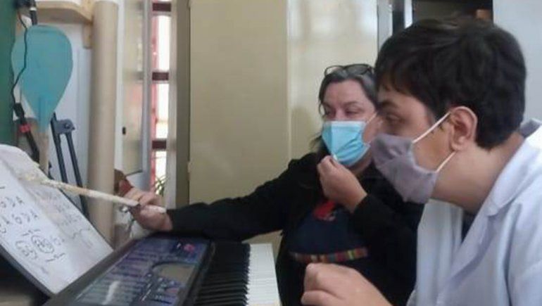 Luciano, el joven autista que armó dúo con su maestra