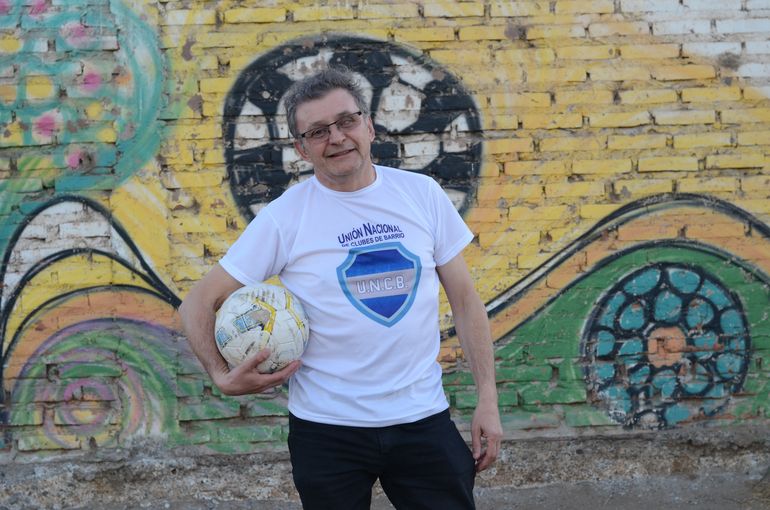 “No son unos pibes detrás de una pelota sino que en todo esto hay un trabajo social y de contención que se hace en los clubes de barrio”, afirmó Marcelo Castillo, quien preside la filial Neuquén de la Unión Nacional de Clubes de Barrio, una organización dedicada a fomentar el fortalecimiento de estas instituciones comunitarias.