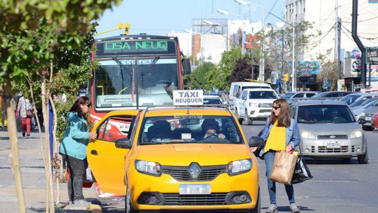 La Muni quiere poner cámaras en taxis, colectivos y remises para combatir la inseguridad