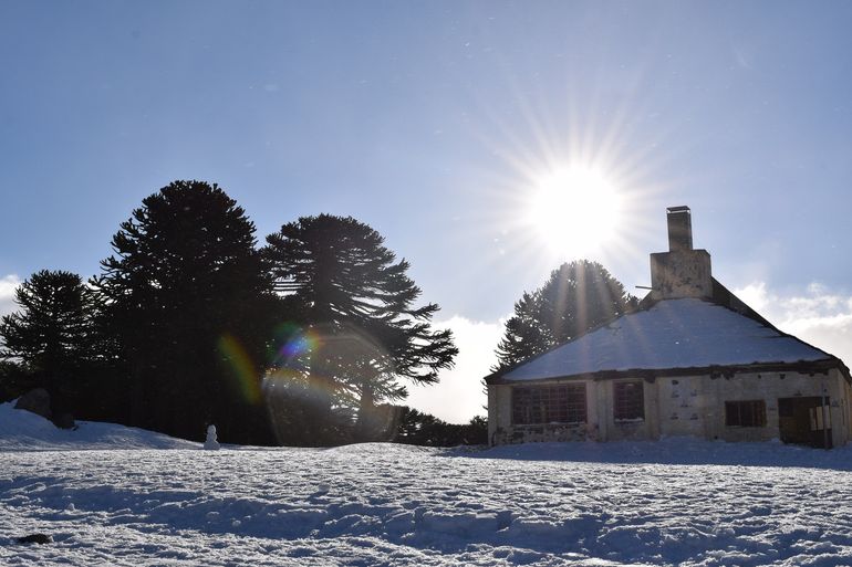 Durante la pandemia hasta los inodoros de la hostería se llevaron en Primeros Pinos.