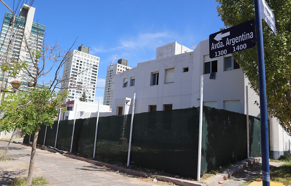 Incendio y muerte en el aguantadero de Avenida Argentina: una mujer fue hallada calcinada