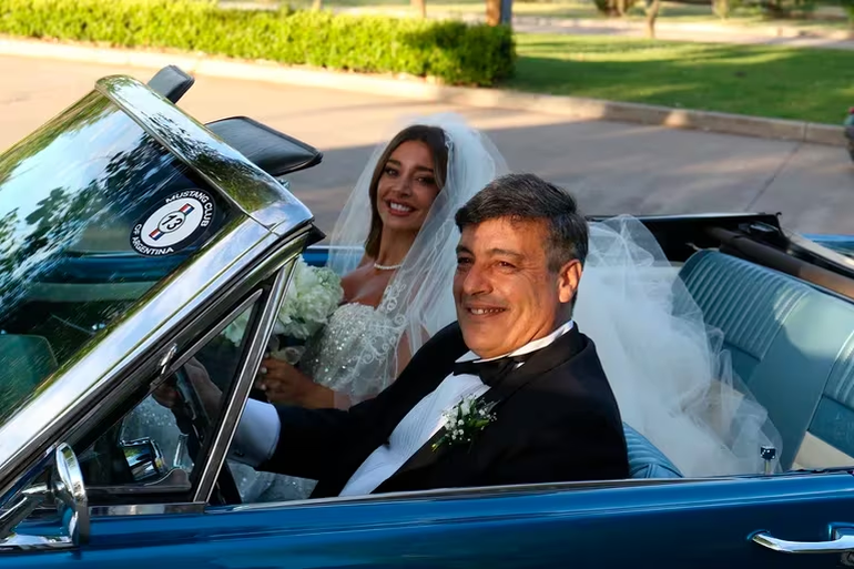 Sol Pérez junto a su padre, llegando al evento. Sol Pérez junto a su padre, llegando al evento.