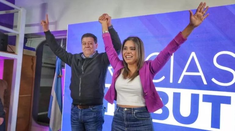 Maira Frías, chaqueña, titular de la ANSES en Comodoro Rivadavia y evangelista practicante, celebrando el triunfo en Chubut.  Maira Frías, chaqueña, titular de la ANSES en Comodoro Rivadavia y evangelista practicante, celebrando el triunfo en Chubut. 