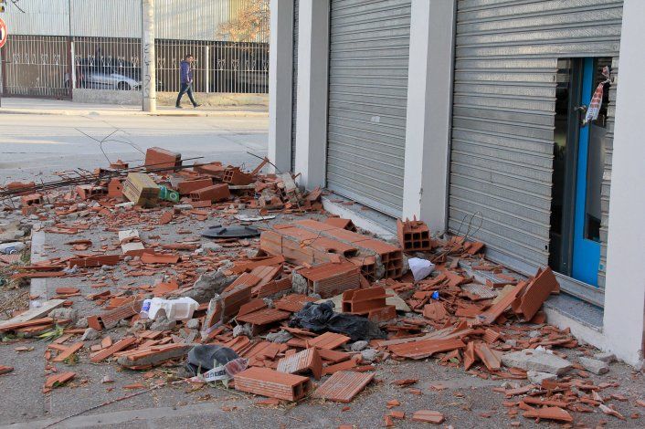 Un hombre murió por el derrumbe de una pared en Cipolletti