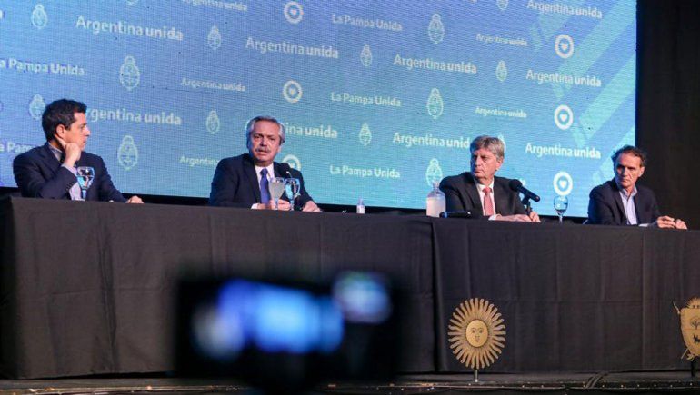 Fernández: Pretendo que en cada acto que hagamos haya una mujer presente