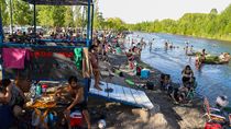 Los balnearios a lo largo del río Limay estuvieron a pleno este fin de semana / Foto